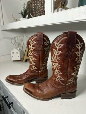 Circle G Corral Boots Womens 9.5M Brown Embroidered Western Cowgirl Classic